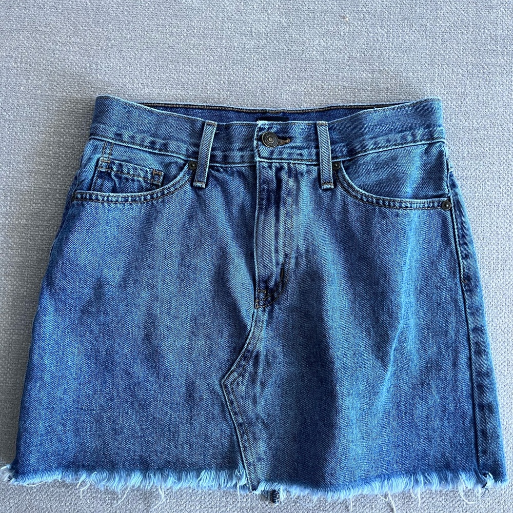 Just USA Mini Jean Skirt Women’s XS light wash raw hem